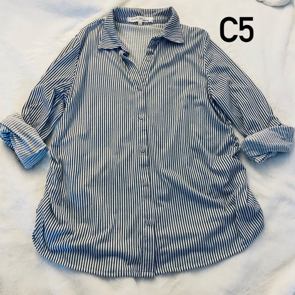 Gray and white striped 3/4 sleeves top